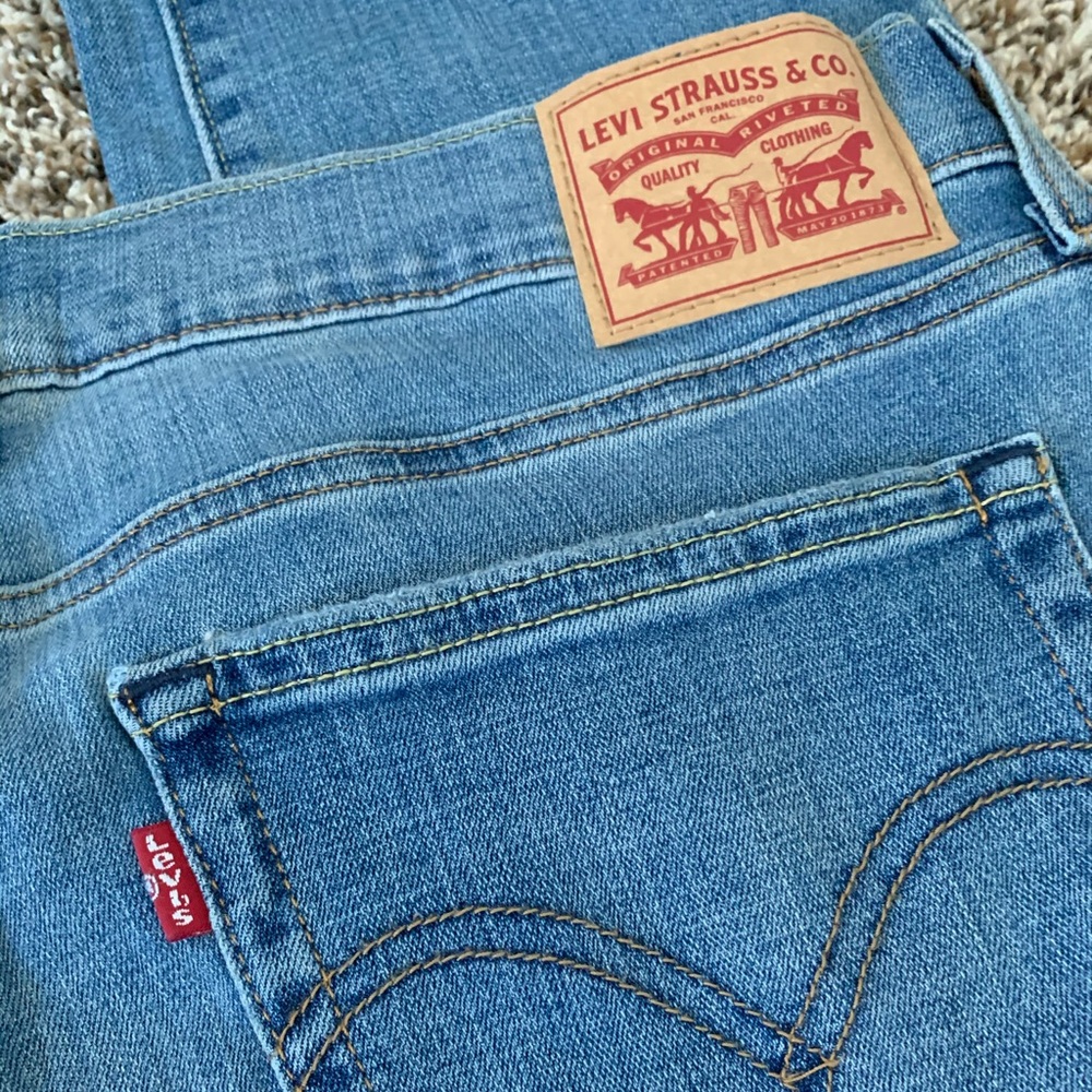 Levi’s boyfriend cut jeans